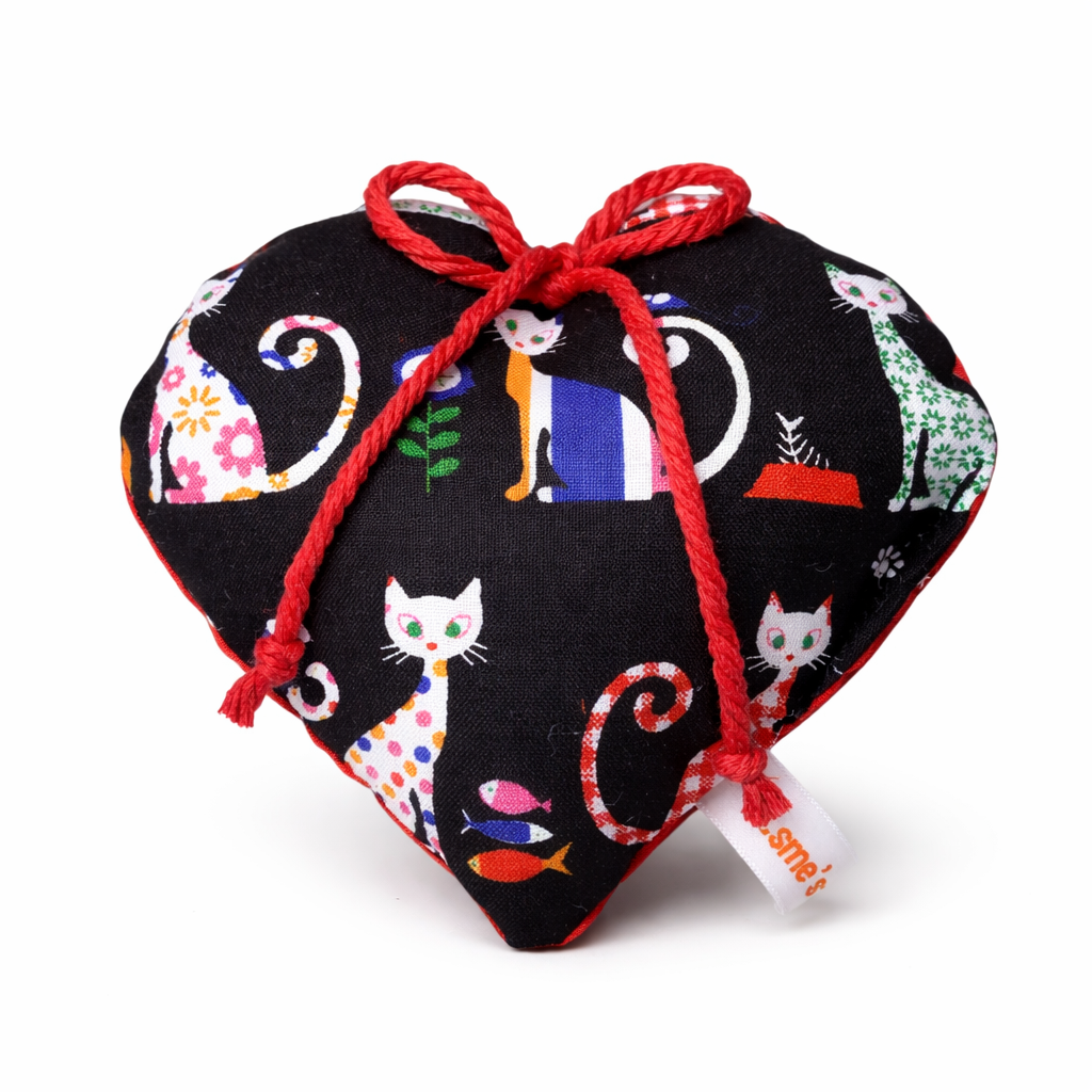 Handmade Organic Catnip Heart Toy with Rope – Premium Cotton Cat Pillow (100% Natural Catnip)
